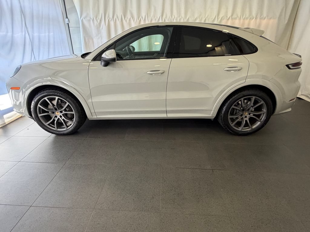 Certified 2024 Porsche Cayenne Coupe AWD/4WD image 2