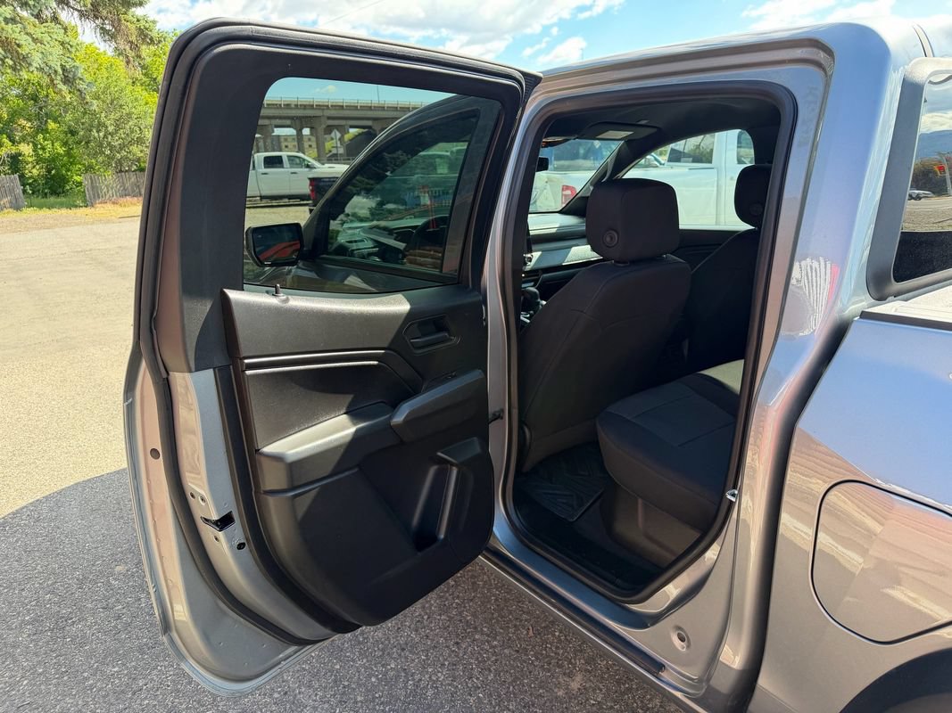 Used 2025 Chevrolet Colorado Trail Boss AWD/4WD image 8