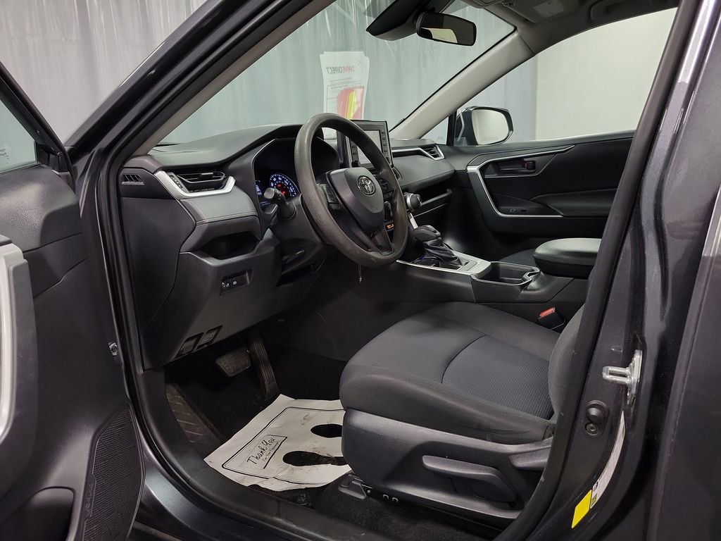 Used 2021 Toyota RAV4 LE image 12