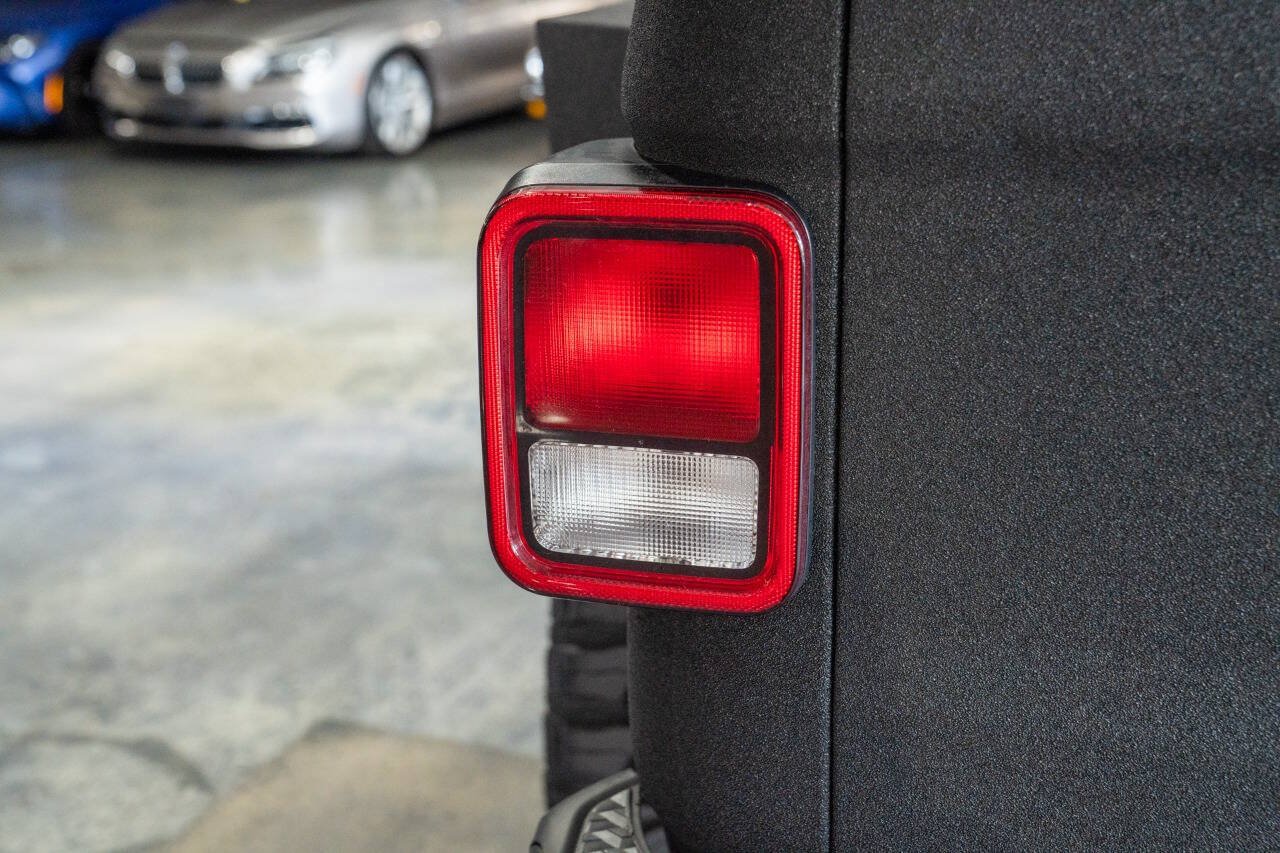 Used 2023 Jeep Gladiator Sport AWD/4WD image 87