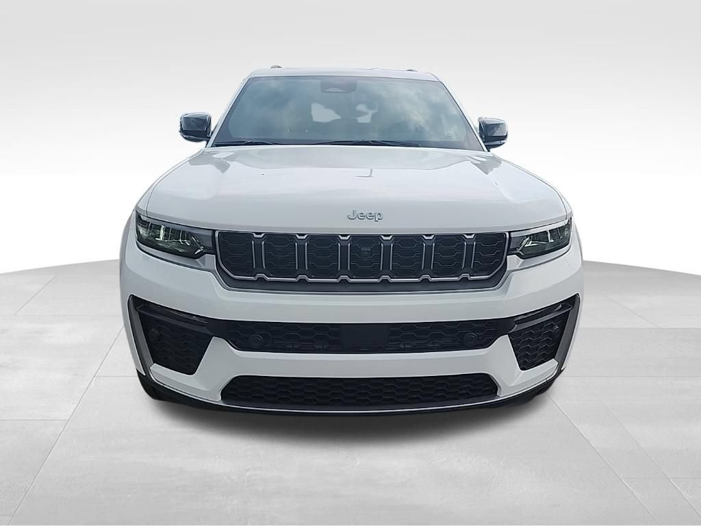 New 2026 Jeep Grand Cherokee Limited w/ Luxury Tech Group II RWD image 2