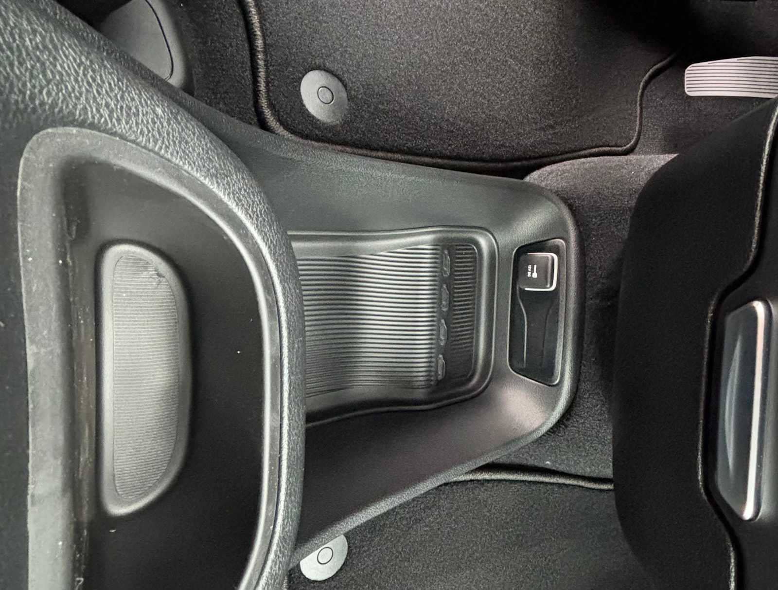 New 2026 Chrysler Pacifica Select FWD image 26