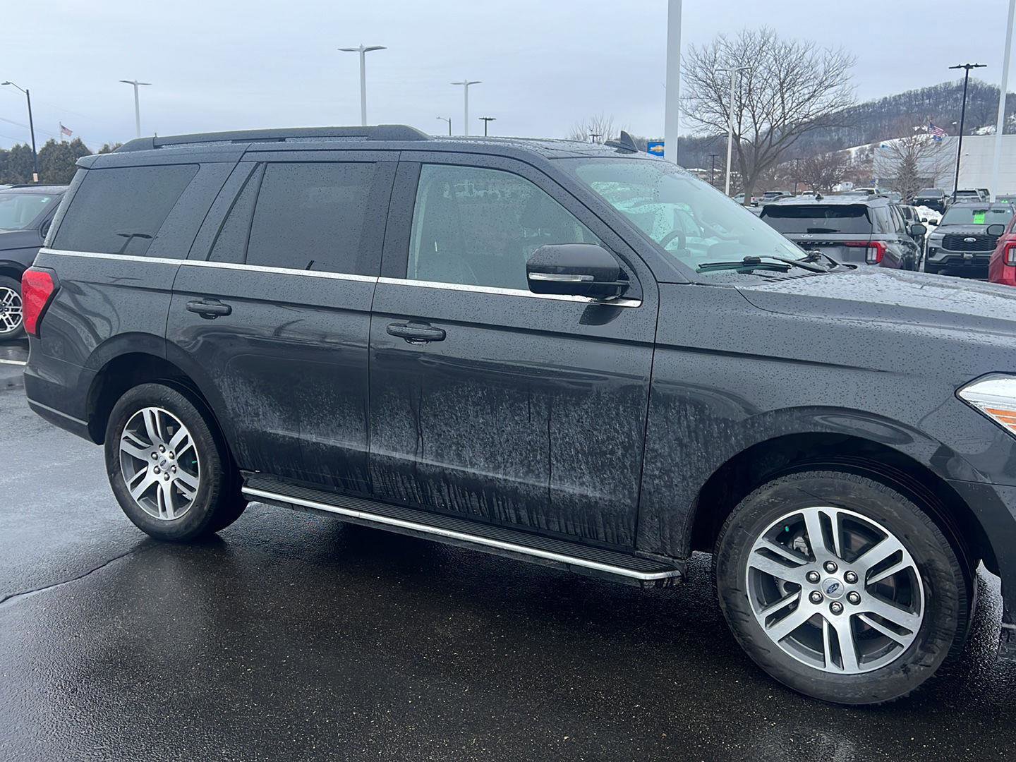 Used 2023 Ford Expedition XLT image 2