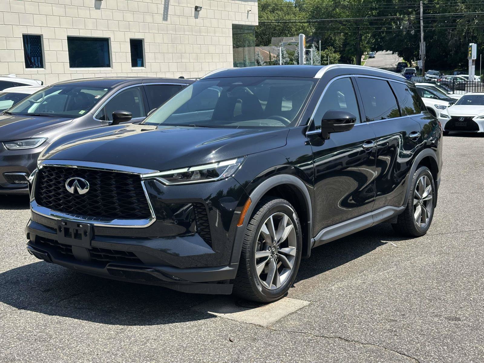 Used 2023 INFINITI QX60 Luxe w/ Cargo Package AWD/4WD image 7