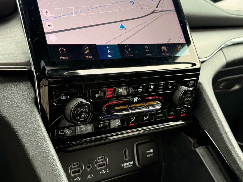 Used 2024 Jeep Grand Cherokee L Overland w/ Trailer Tow Package image 23