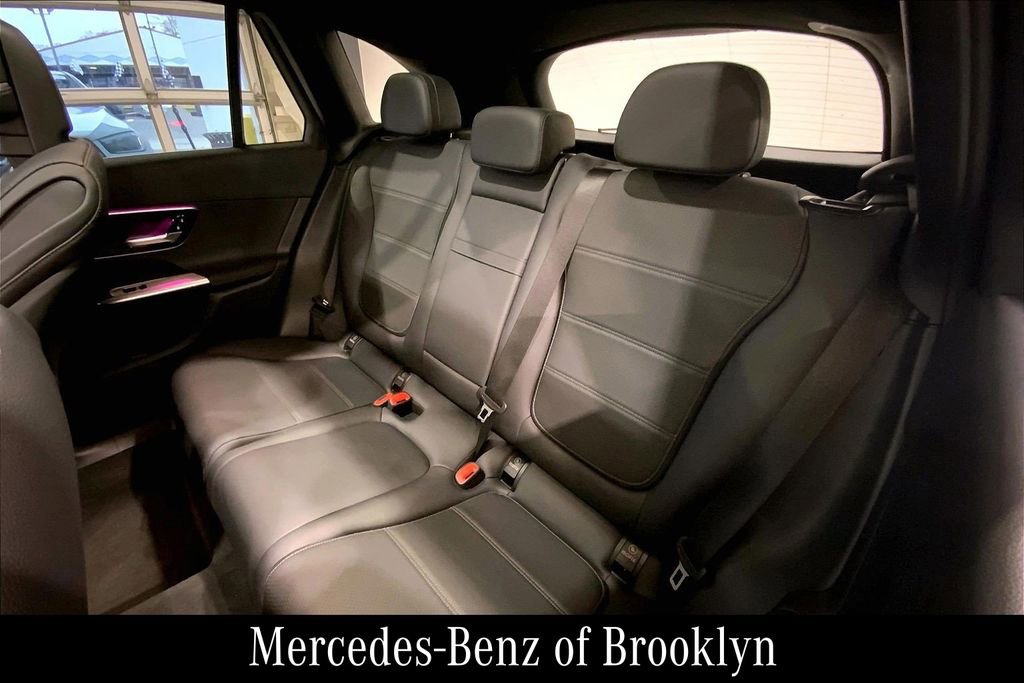 Used 2025 Mercedes-Benz GLC 300 4MATIC image 21