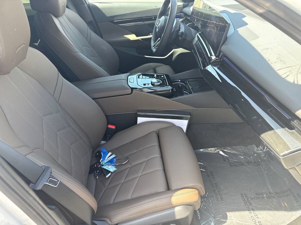 Used 2026 BMW 530i w/ M Sport Package RWD image 12
