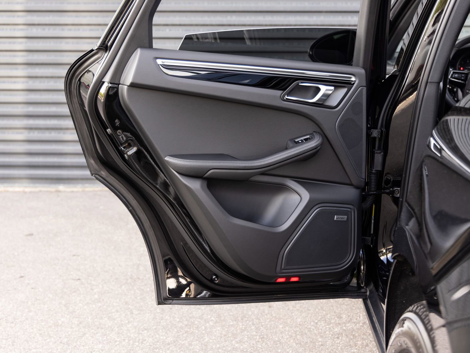 Certified 2025 Porsche Macan image 25