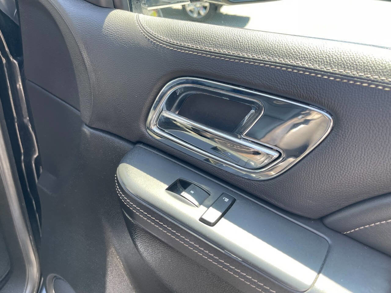 Used 2014 Cadillac Escalade Platinum image 38