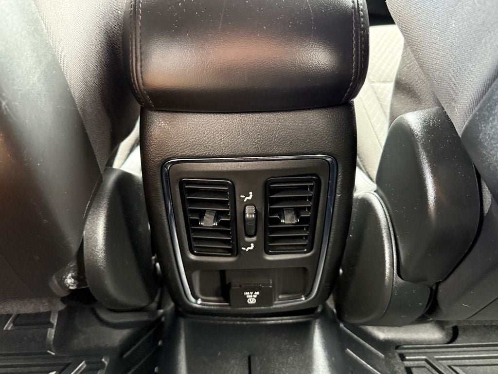Used 2021 Jeep Grand Cherokee Laredo w/ Security & Convenience Group AWD/4WD image 14