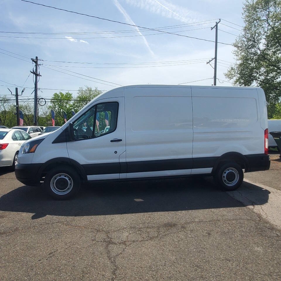 Used 2019 Ford Transit 250 148 Medium Roof RWD image 2