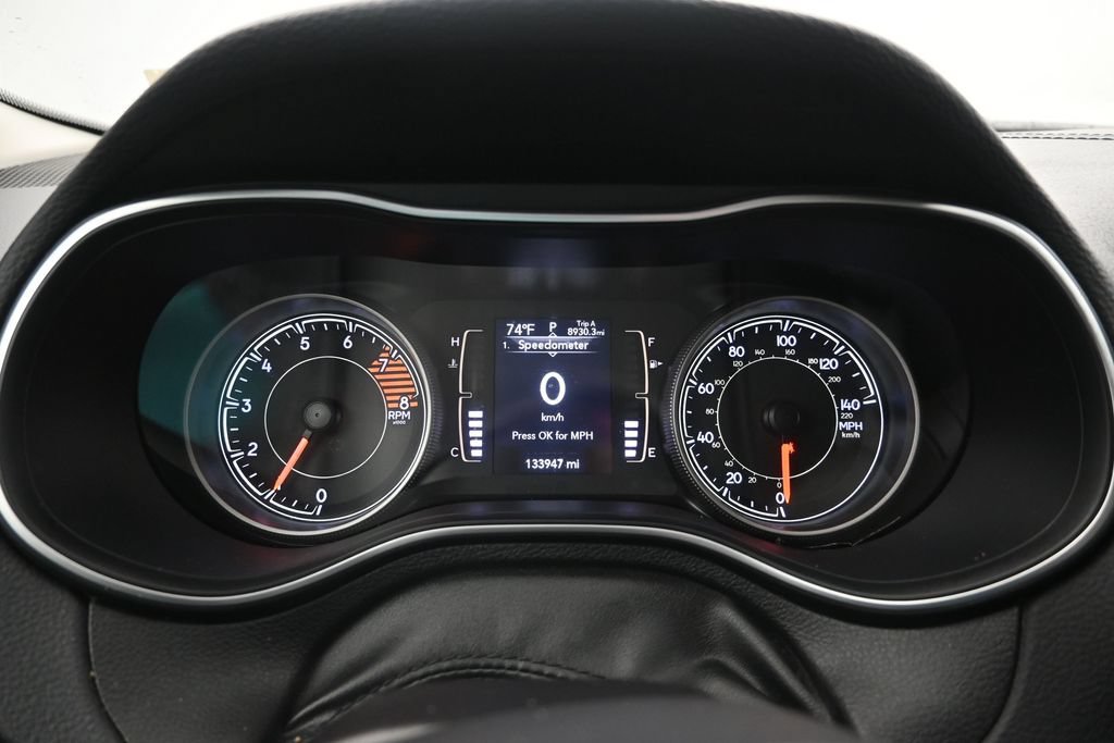 Used 2019 Jeep Cherokee Latitude Plus AWD/4WD image 14
