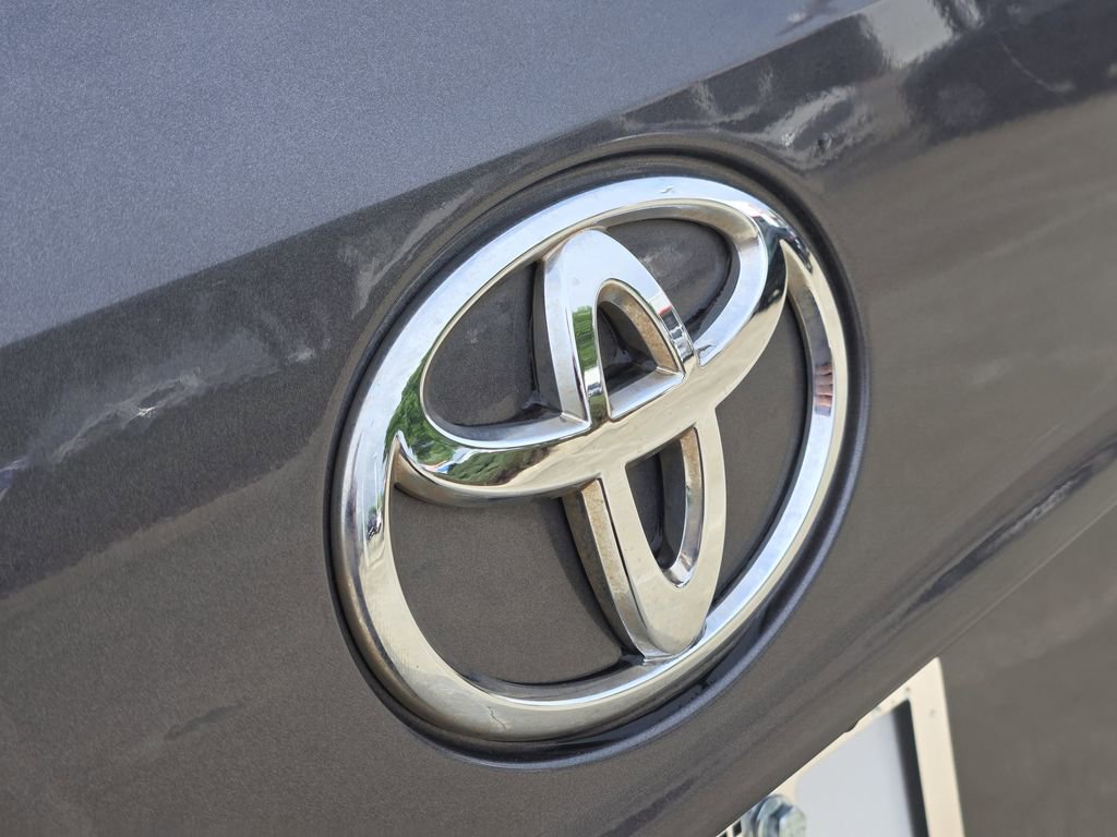 Used 2021 Toyota Highlander XLE FWD image 11
