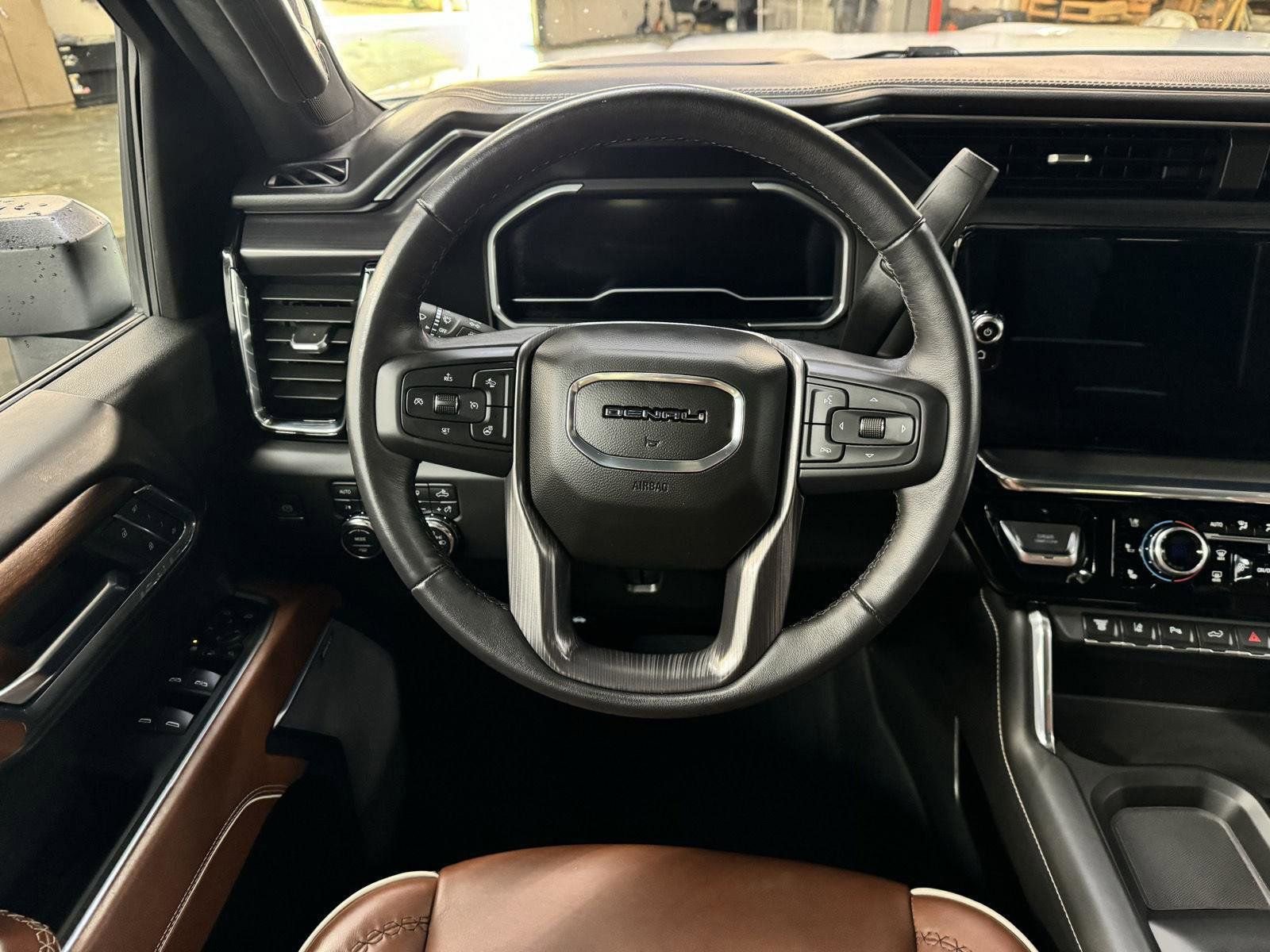 Used 2024 GMC Sierra 3500 Denali Ultimate image 17