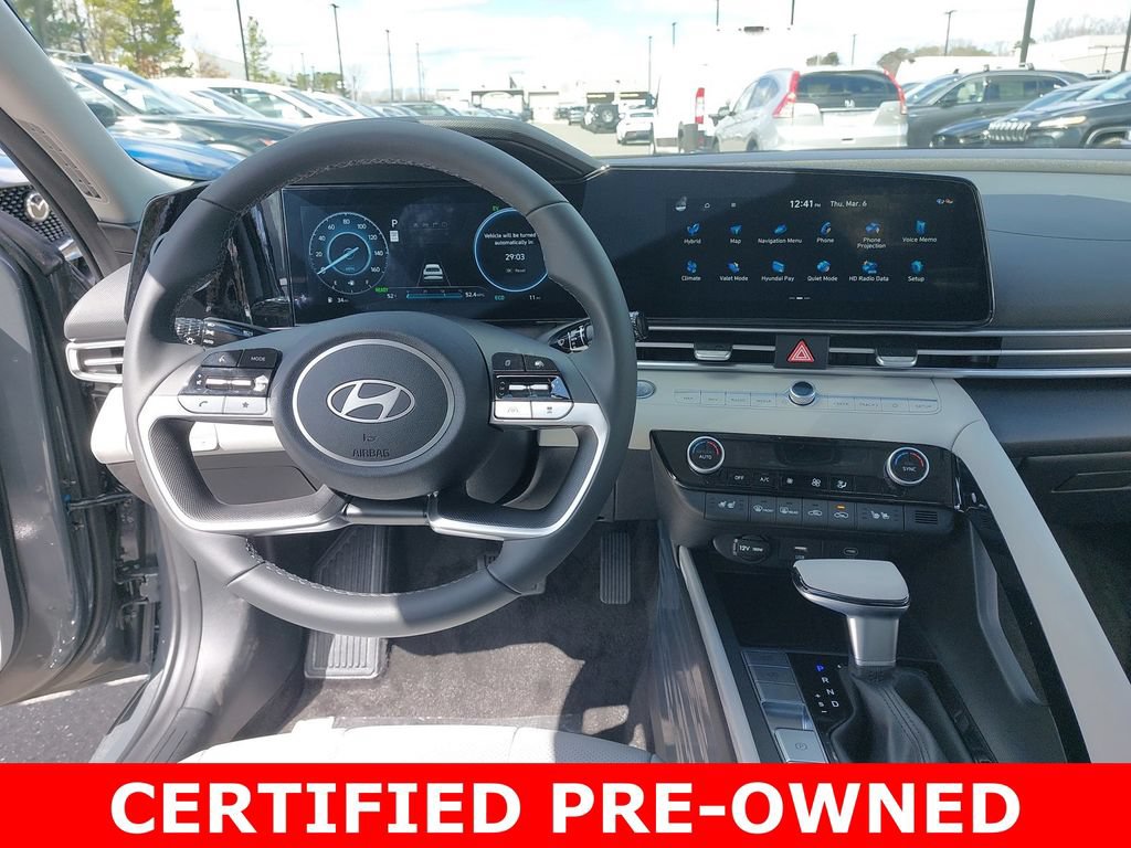 Certified 2025 Hyundai Elantra Limited FWD image 16