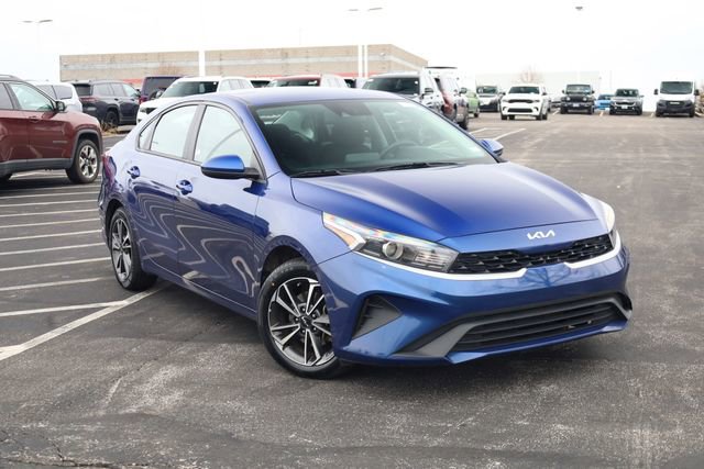 Used 2023 Kia Forte LXS image 2