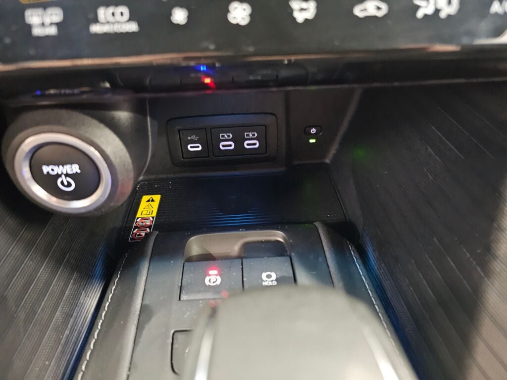 Used 2024 Toyota Venza Limited AWD/4WD image 22
