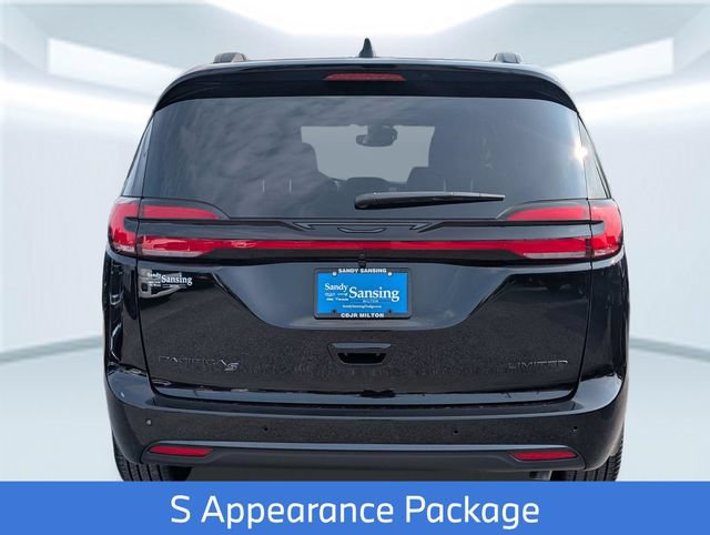 New 2027 Chrysler Pacifica Limited FWD image 5