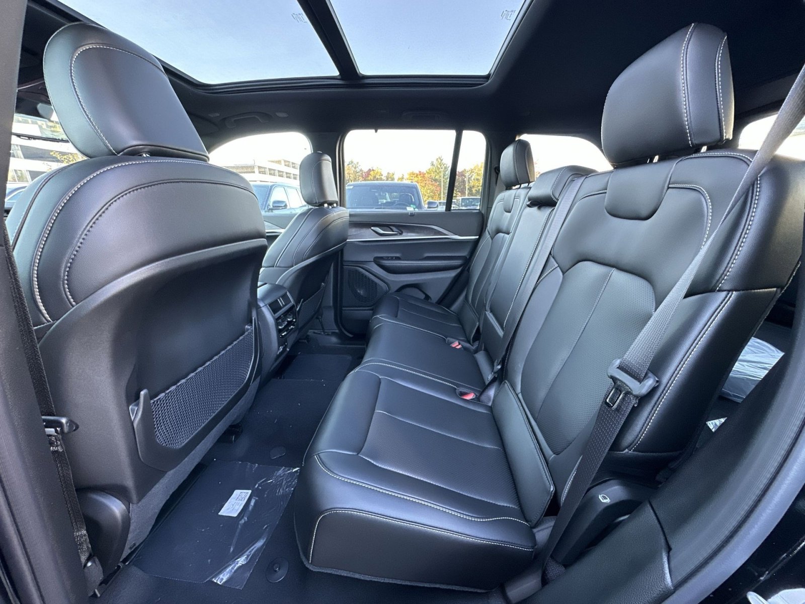 New 2025 Jeep Grand Cherokee Limited w/ Luxury Tech Group II image 25