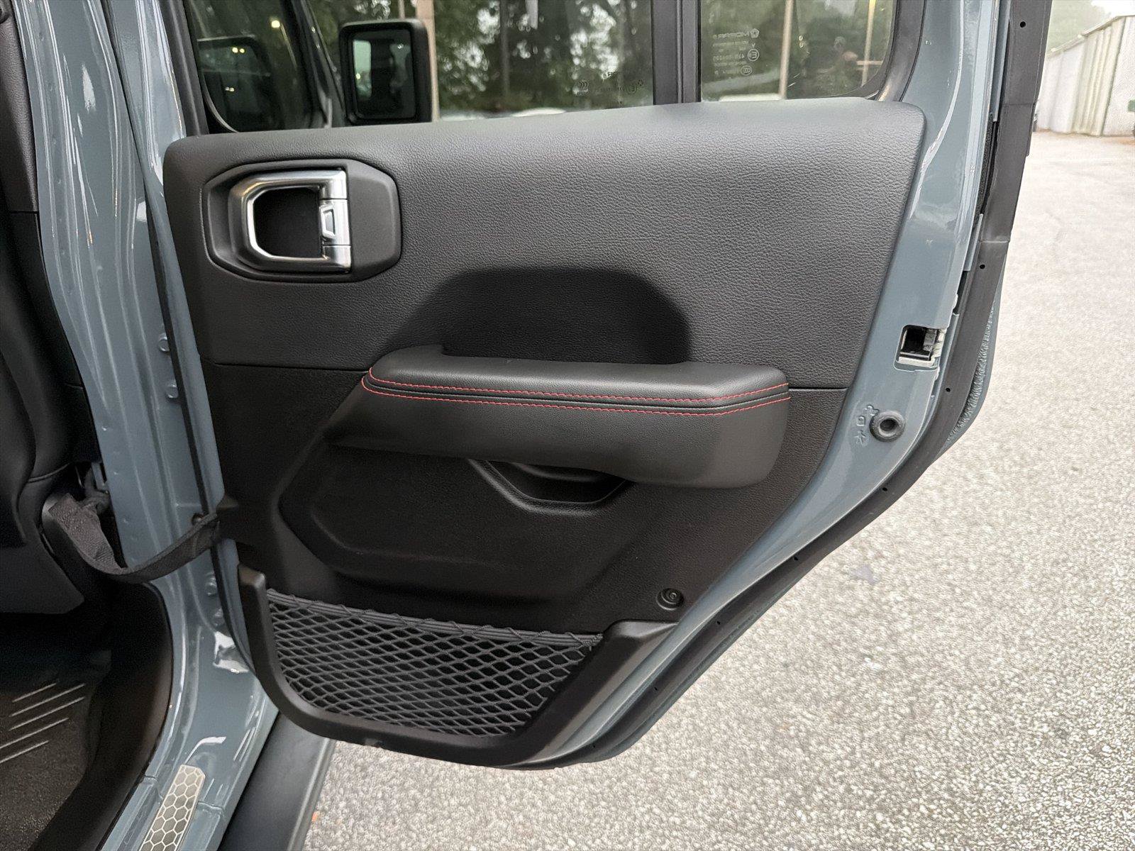 Used 2025 Jeep Wrangler Unlimited Rubicon AWD/4WD image 16