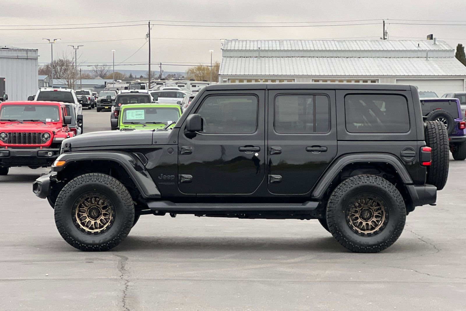 Used 2021 Jeep Wrangler Unlimited Sahara AWD/4WD image 7