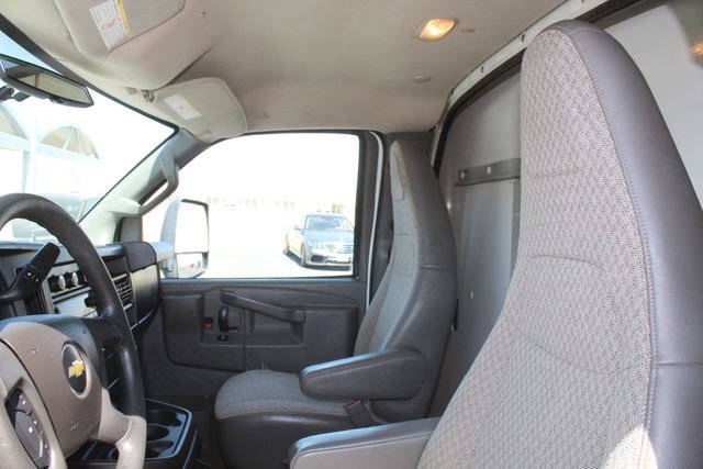 Used 2017 Chevrolet Express 3500 RWD image 17