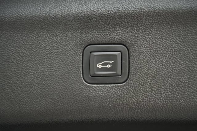 Used 2020 Buick Enclave Avenir w/ Avenir Technology Package AWD/4WD image 11