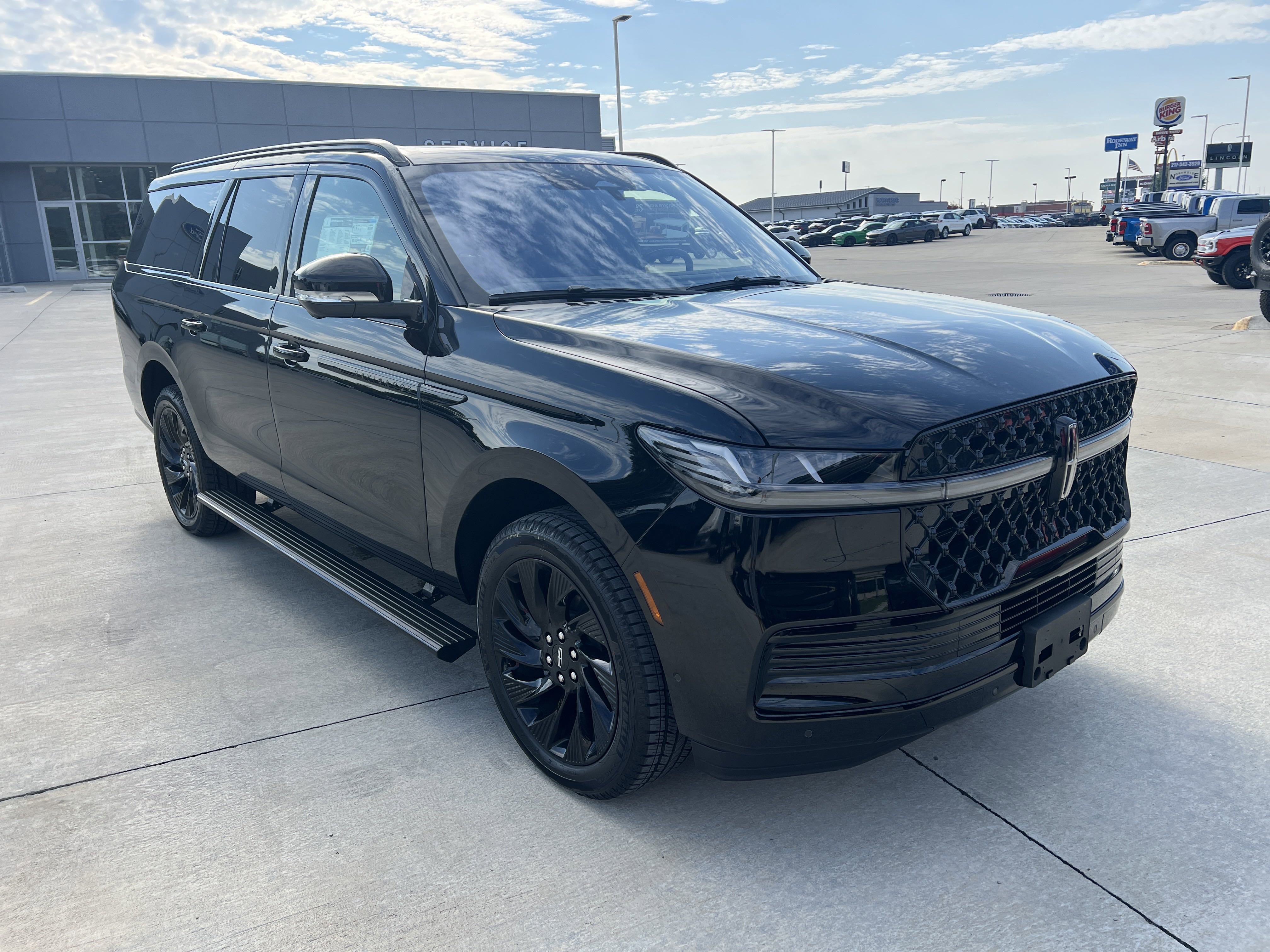 New 2025 Lincoln Navigator L Reserve image 2