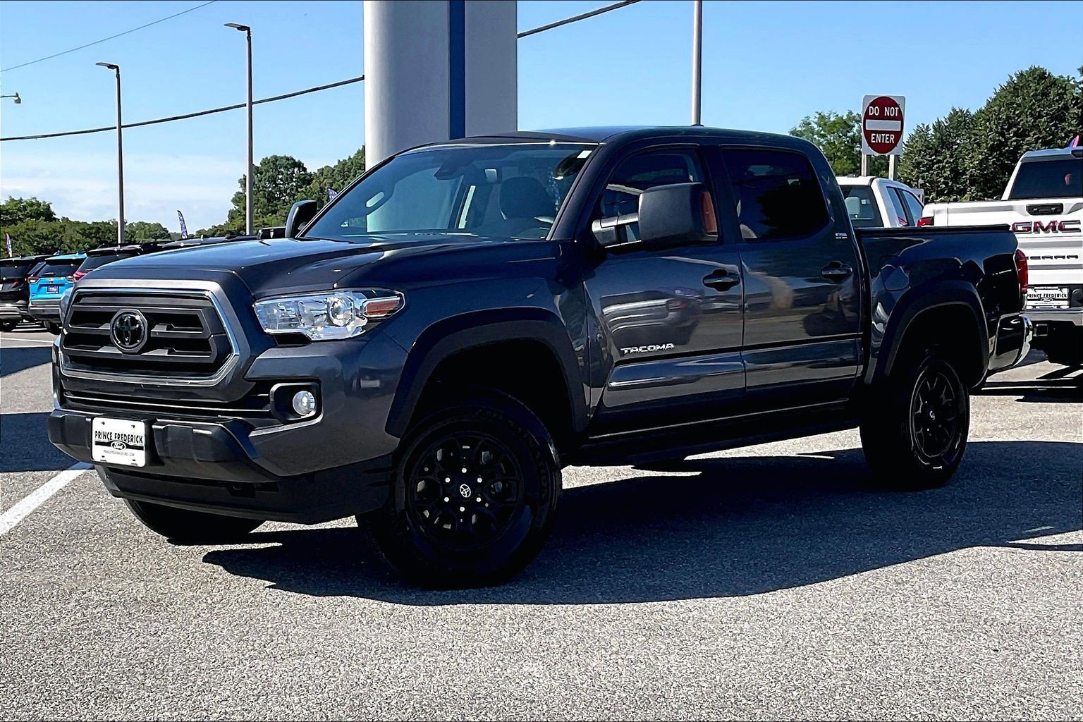 Used 2022 Toyota Tacoma SR5 AWD/4WD image 3