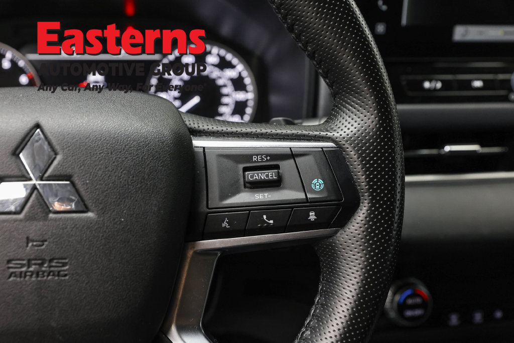 Used 2025 Mitsubishi Outlander SE FWD image 18