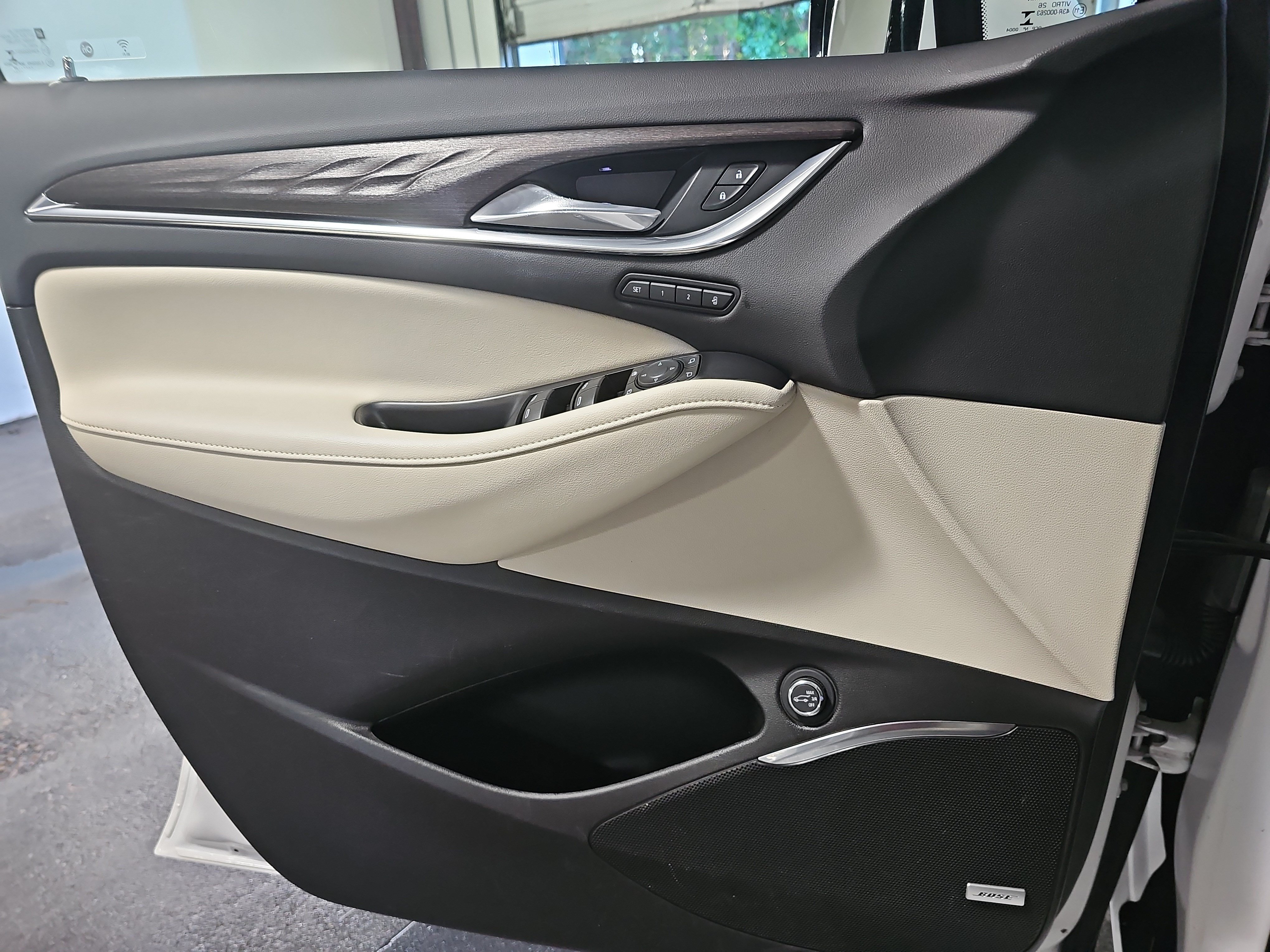 Used 2022 Buick Enclave Avenir w/ Avenir Technology Package FWD image 29