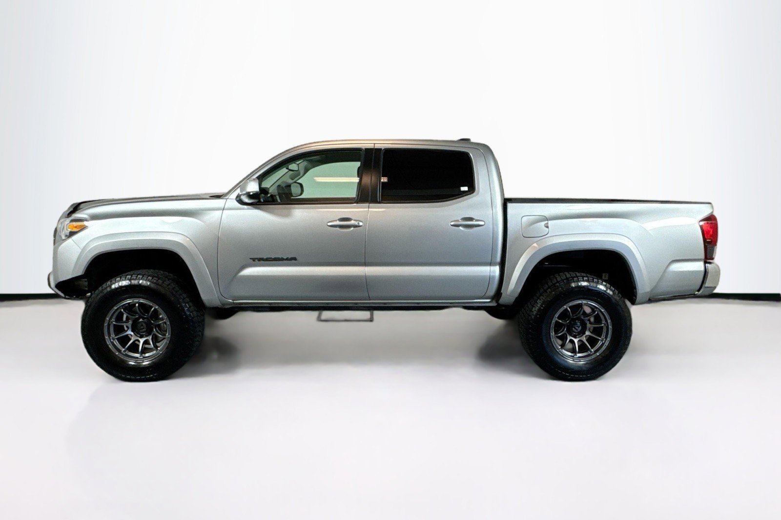 Used 2023 Toyota Tacoma SR5 image 8