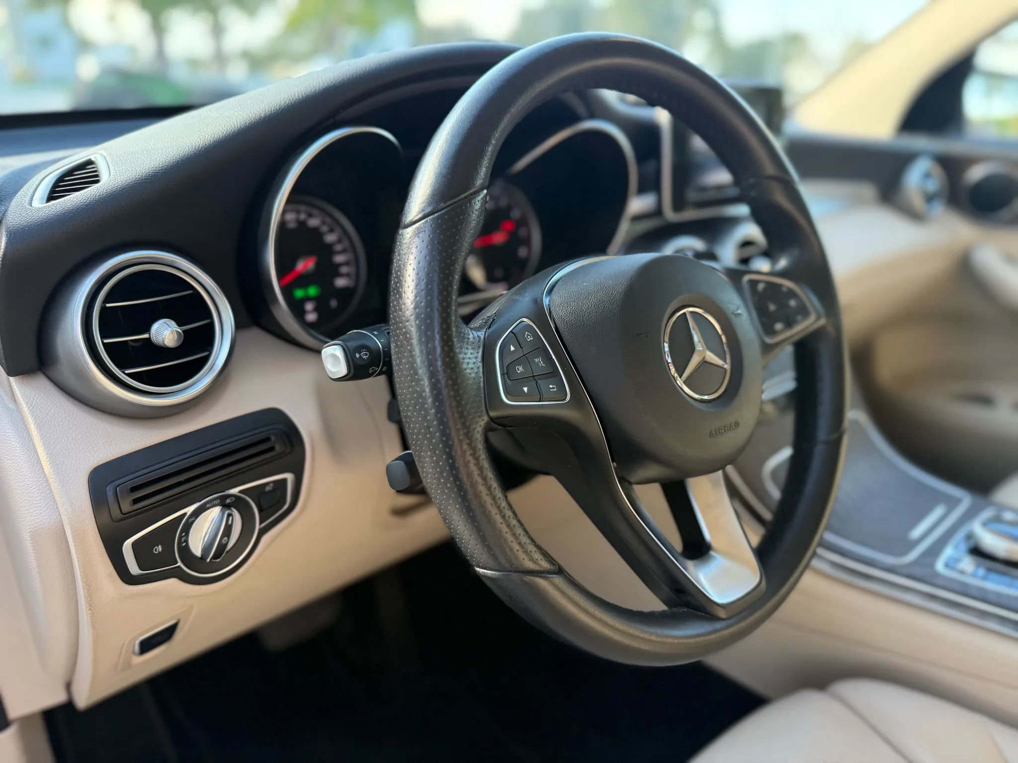 Used 2018 Mercedes-Benz GLC 300 4MATIC image 16