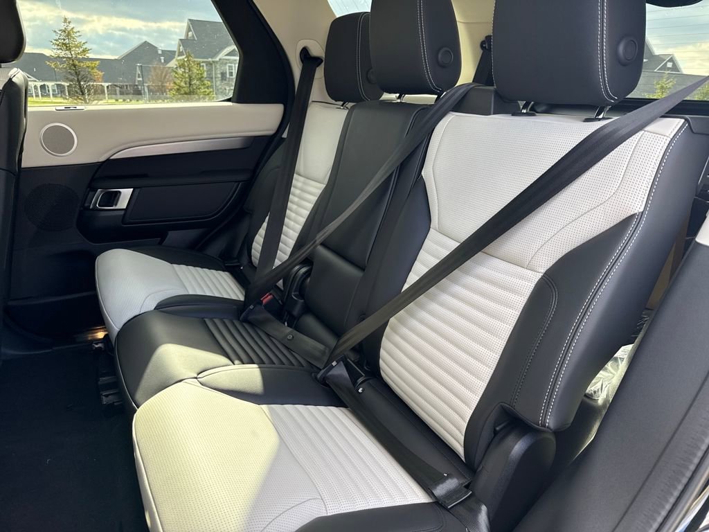 New 2026 Land Rover Discovery Limited Edition image 14