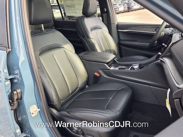 New 2026 Jeep Grand Cherokee L Limited w/ Limited Altitude Package AWD/4WD image 18