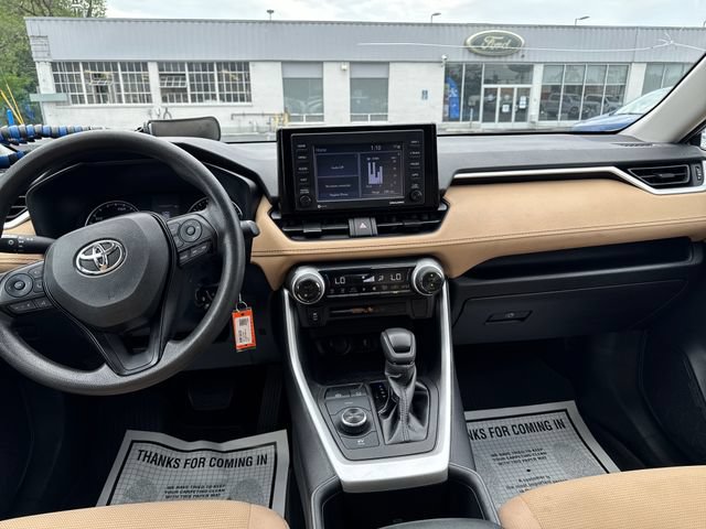 Used 2022 Toyota RAV4 LE AWD/4WD image 12