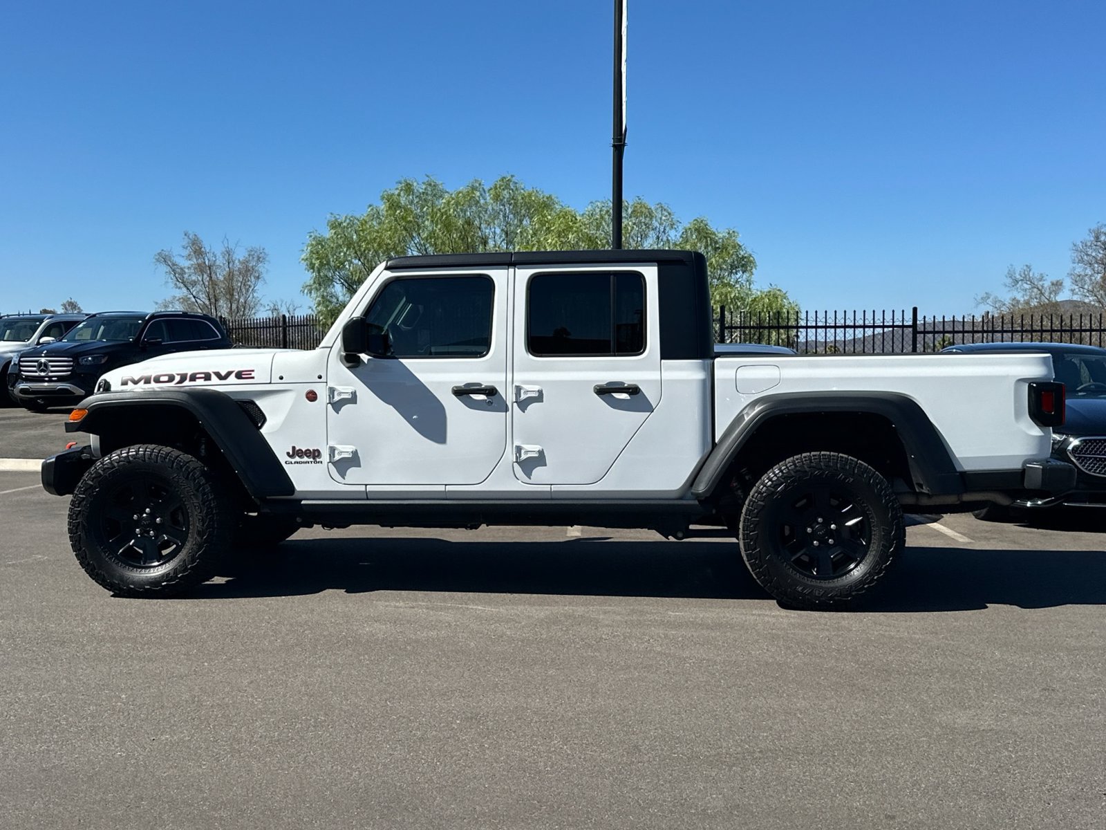 Used 2022 Jeep Gladiator Mojave AWD/4WD image 6