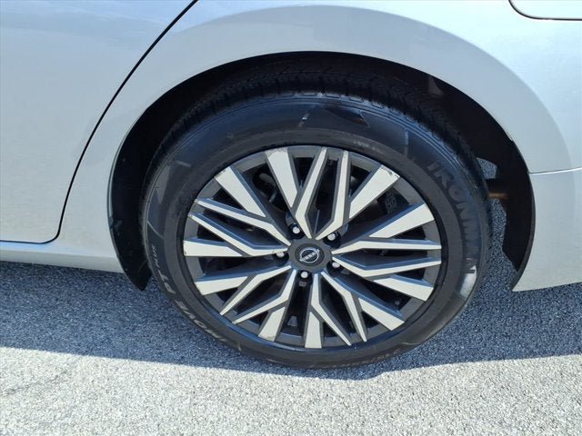 Certified 2024 Nissan Altima 2.5 SV FWD image 8