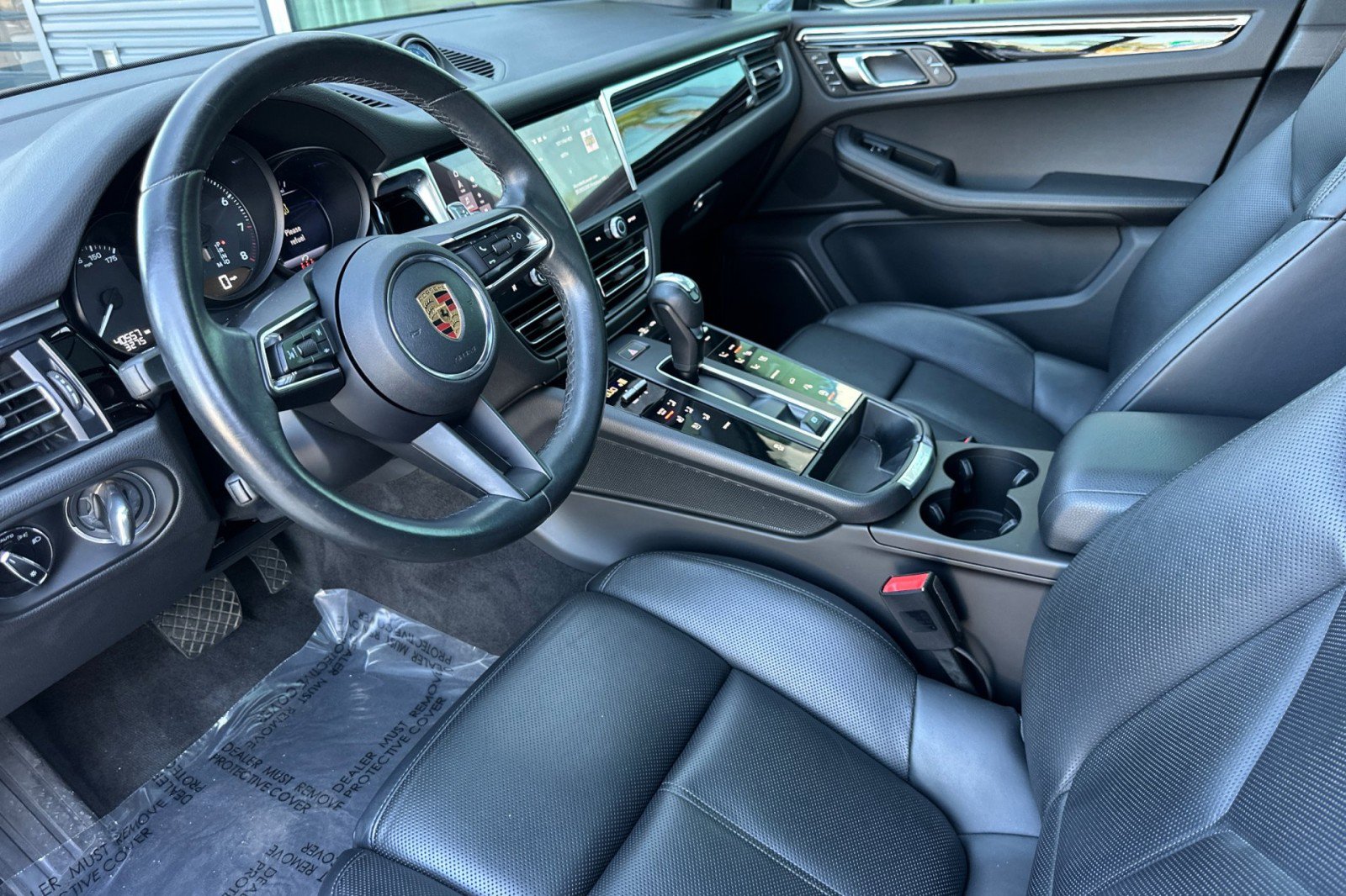 Certified 2023 Porsche Macan image 4