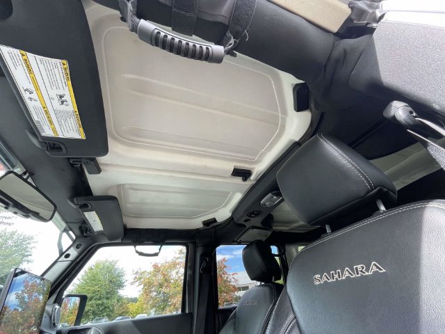 Used 2017 Jeep Wrangler Unlimited Sahara w/ Connectivity Group AWD/4WD image 22