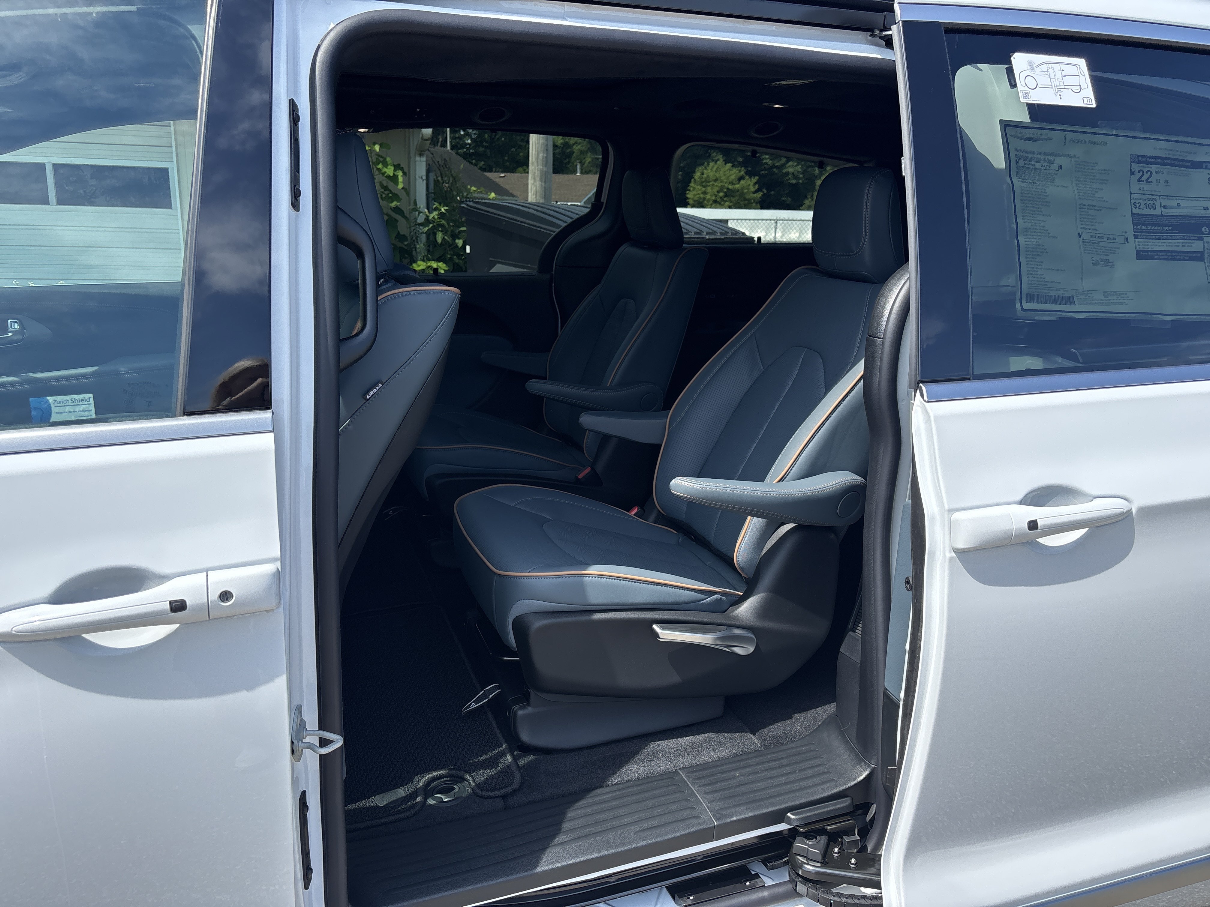 New 2027 Chrysler Pacifica Pinnacle FWD image 19