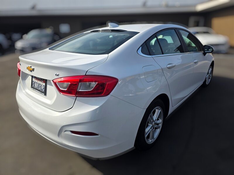 Used 2017 Chevrolet Cruze LT w/ Convenience Package FWD image 5