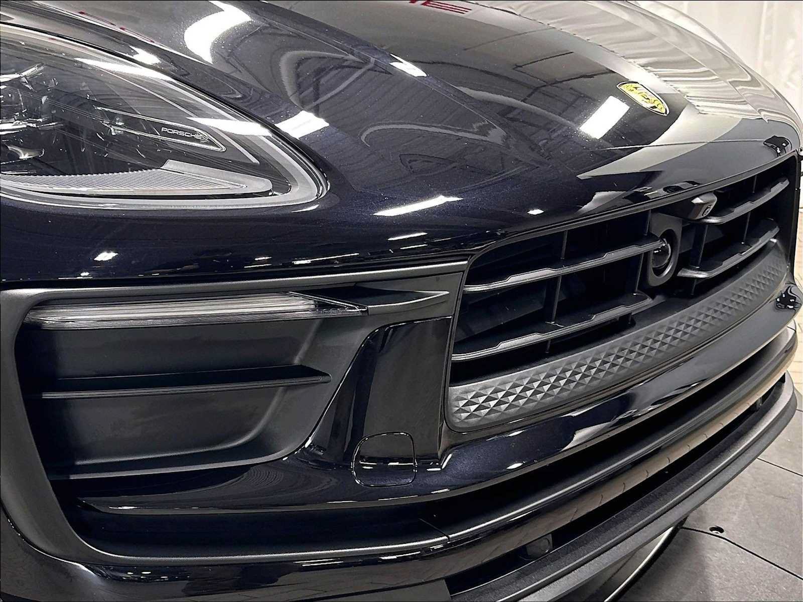 Used 2026 Porsche Macan AWD/4WD image 32