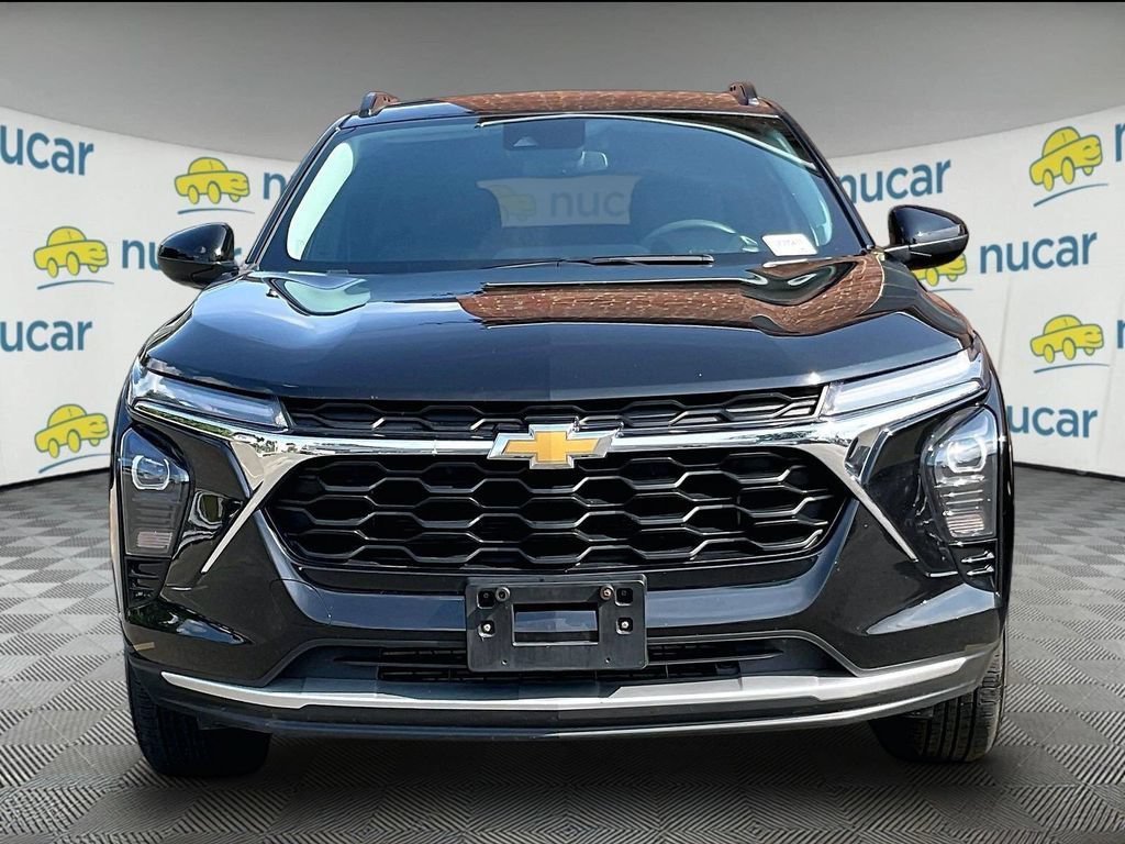 Used 2024 Chevrolet Trax LT FWD image 2