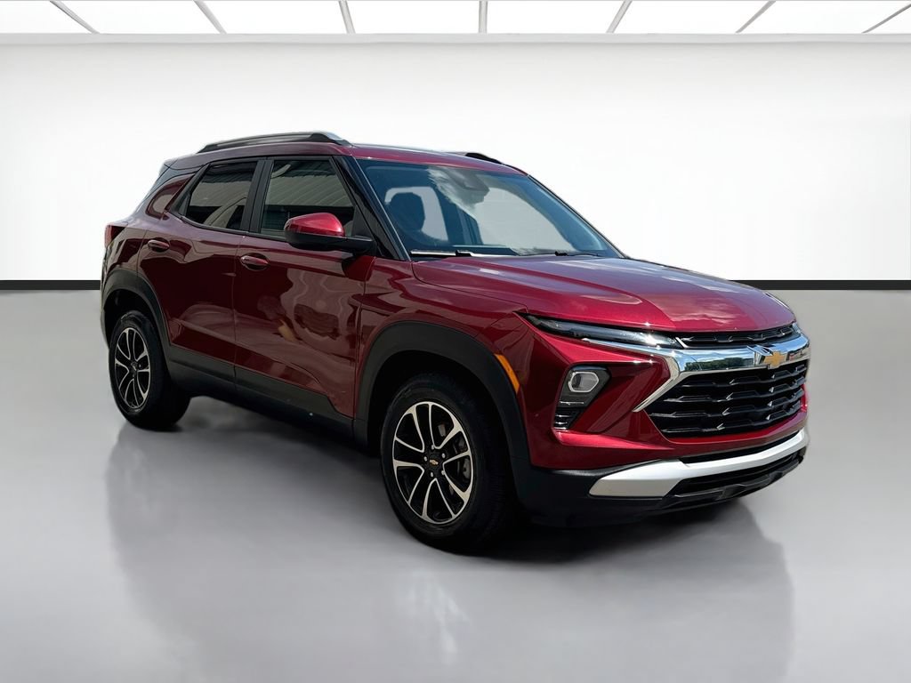 Used 2025 Chevrolet TrailBlazer LT FWD image 3