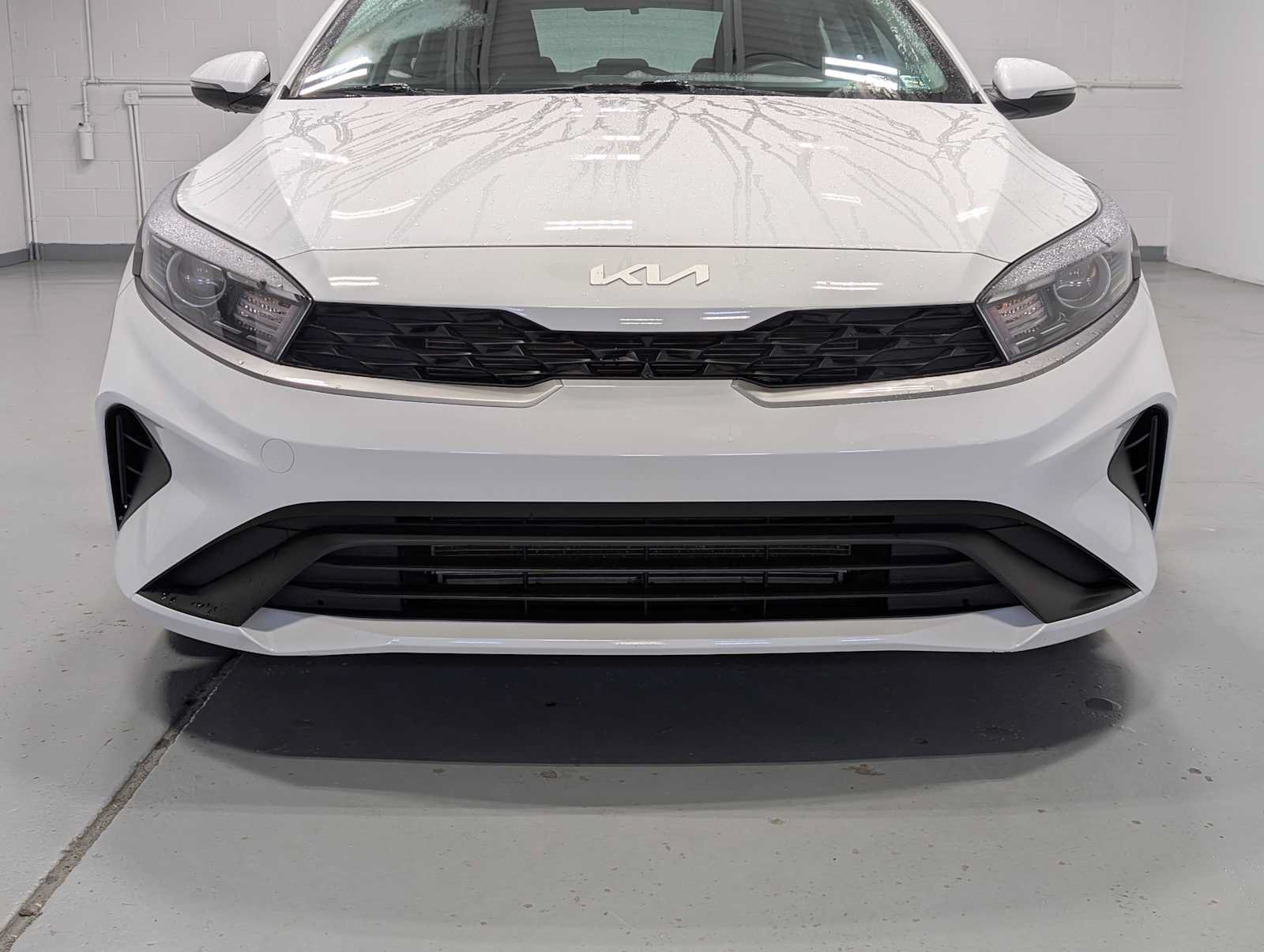Used 2024 Kia Forte LXS w/ LXS Technology Package FWD image 2
