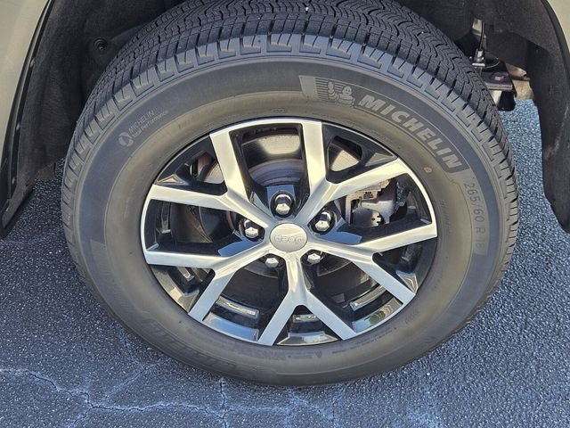 Used 2023 Jeep Grand Cherokee Limited w/ Luxury Tech Group II AWD/4WD image 11