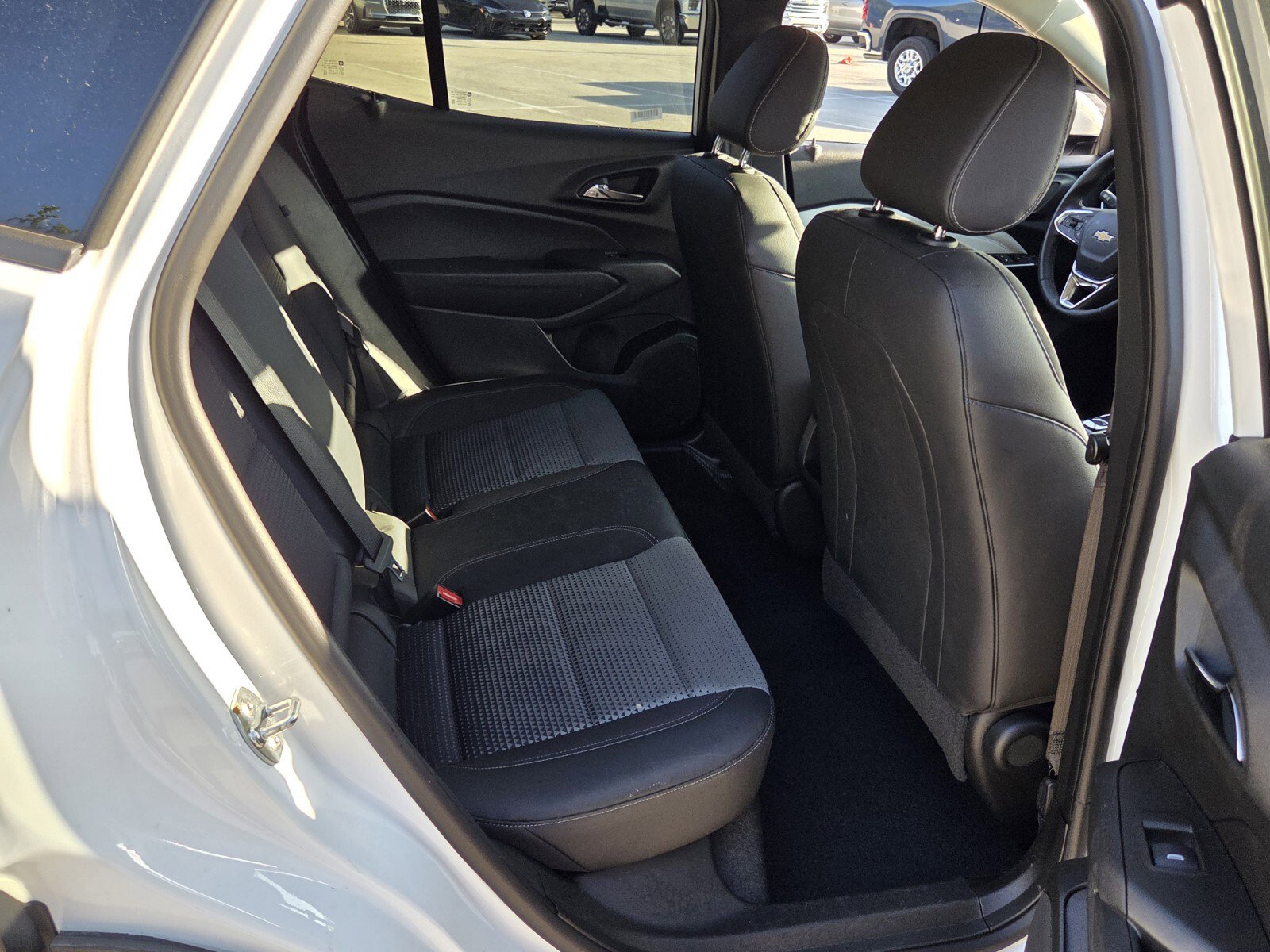 Certified 2025 Chevrolet Trax LT w/ LT Convenience Package FWD image 22