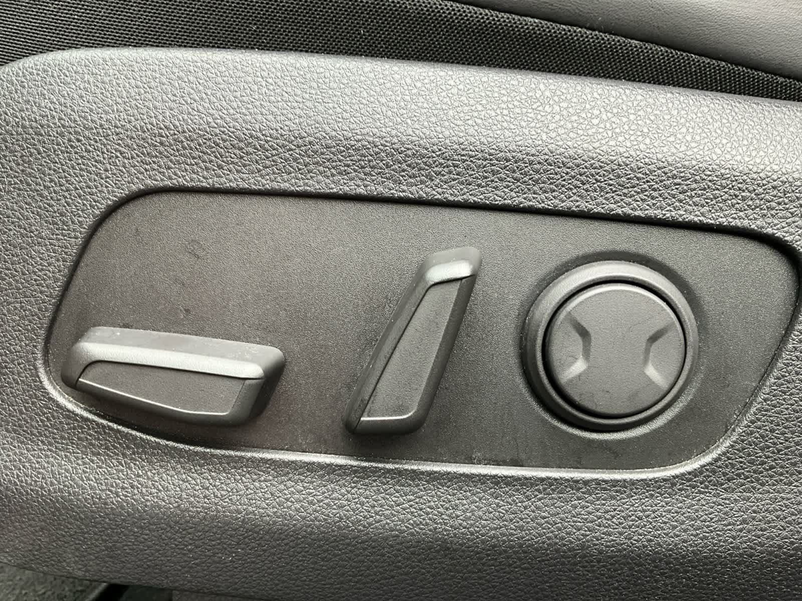 Used 2023 Kia Carnival LX FWD image 21