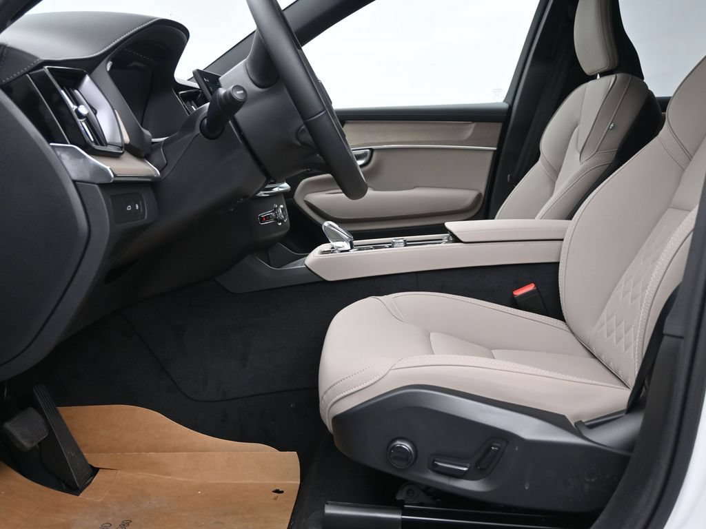 New 2026 Volvo XC90 T8 Plus w/ Protection Package Premier AWD/4WD image 11